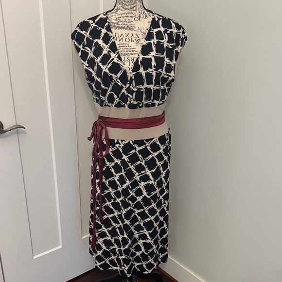 BCBGMaxAzria Dresses & Skirts - BCBGMaxAzria Black and White Midi Dress with Red Sash